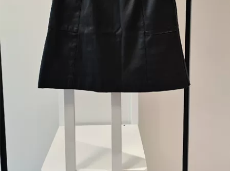 热风秋冬时尚气质A字裙皮裙M码 颜色：黑 ...