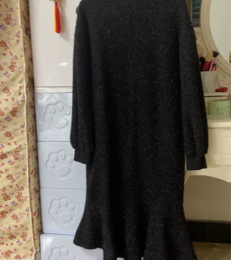 亮晶晶那种款连衣裙，荷叶边裙尾！适合春秋冬...