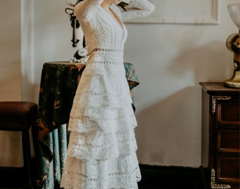 2022春季性感V领蕾丝长袖白色蛋糕裙礼服...