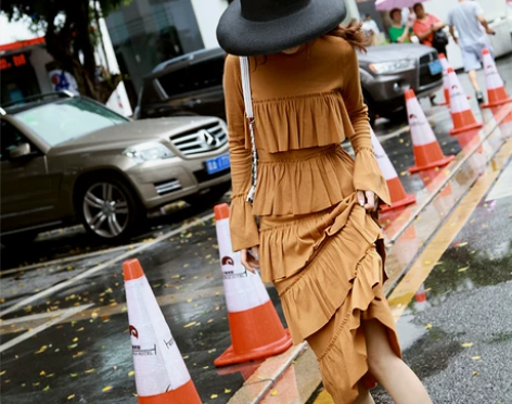 气质喇叭袖弹力收腰荷叶边中长款蛋糕裙连衣裙...