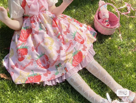 桃叽家的草莓气泡jsk店主已经下架了 白色...