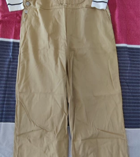 条纹针织打底加卡其色背带牛仔裤 牛仔裤全新...