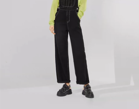 太平鸟黑色背带牛仔裤女2020春季新款宽松...