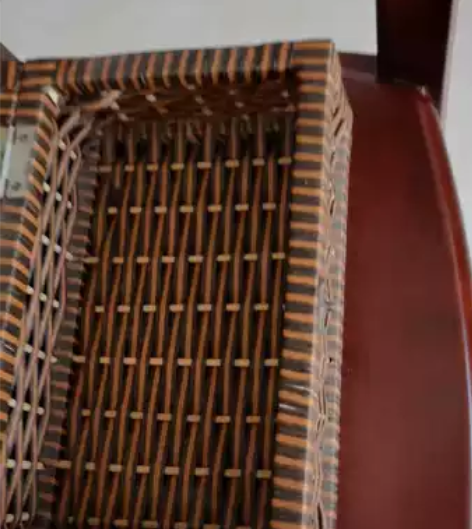 藤编桌面收纳箱，手工精美，很漂亮，搬家拿不...