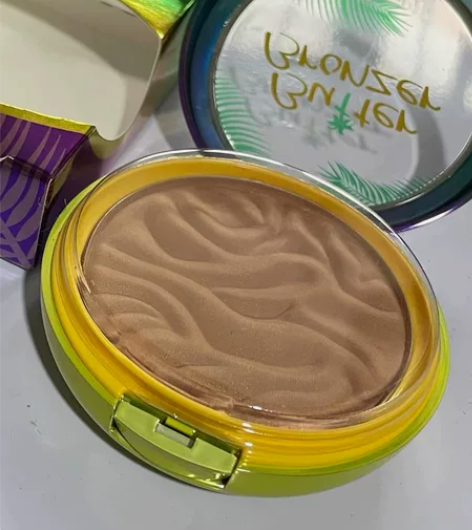 Pf的黄油修容一股浓浓的黄油味个人挺喜欢这...