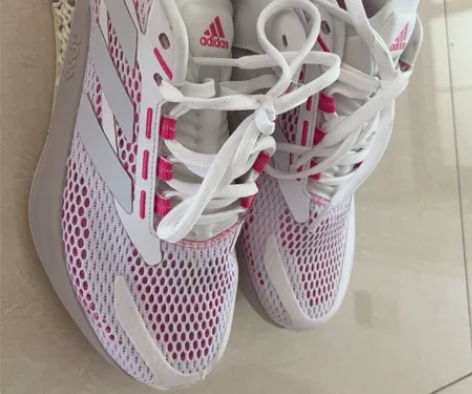 全新阿迪女运动跑鞋38码仅试穿 全新全新，...