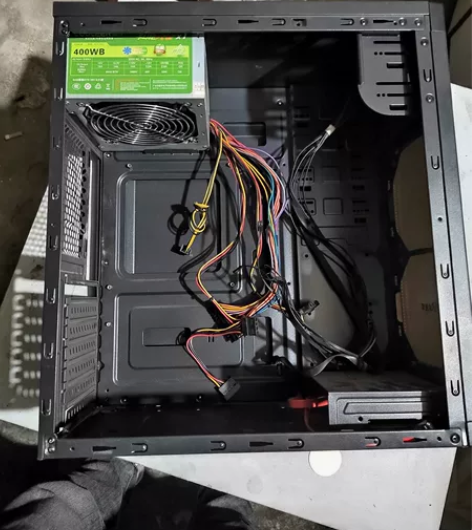 普通机箱 9成心 30不议价 不包邮 同城...