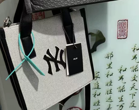 未拆封MLB托特包d物包装有鉴定证书送人女...
