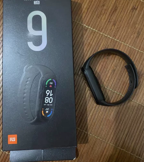 女生自用小米手环6nfc 九五新 有充电线...