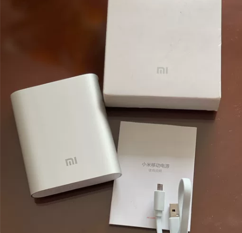 小米移动充电宝  10400毫安 买来一直...