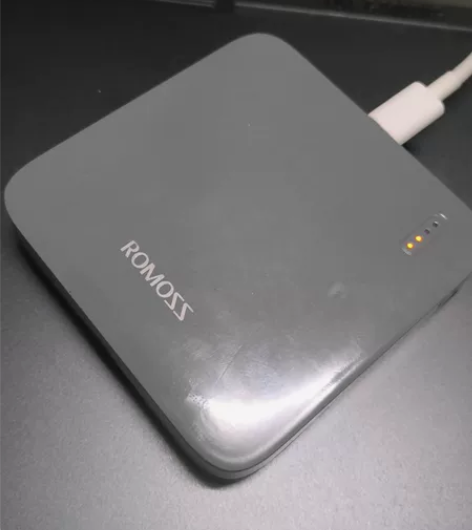 罗马仕的充电宝，一万毫安，买来之后感觉出去...