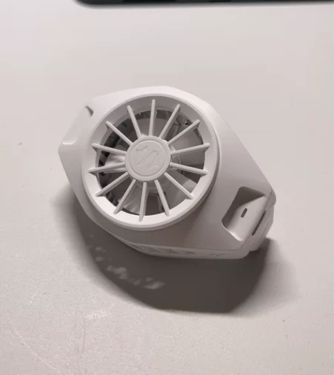 手机黑鲨散热背夹,有盒子,小米之家入手,因...