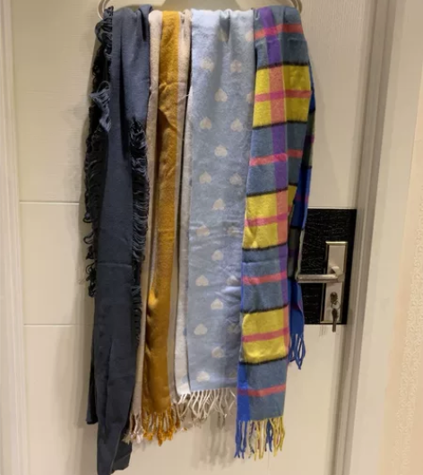 各式围巾，第3/4款哥弟的 基本都是羊毛，...