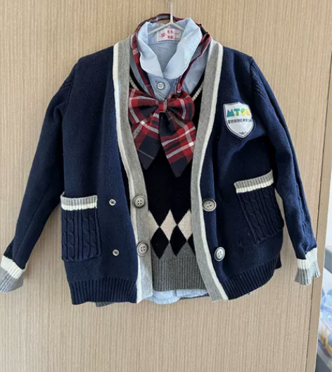 托班校服100码，衬衫+领结+毛线背心+毛...