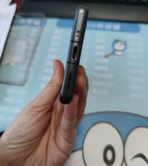 小米12手机，因为要置换，所以出。8+25...