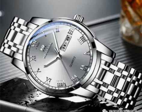 瑞西尼经典时尚男士腕表 原价：2980元1...