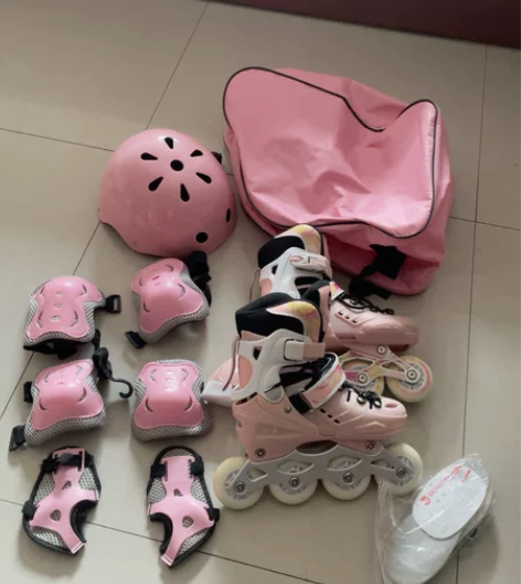 斯威儿童轮滑鞋9成新 小了孩子穿不了了都是...