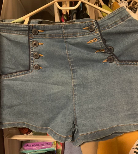 高腰牛仔短裤,可穿到120斤,9成新 感兴...