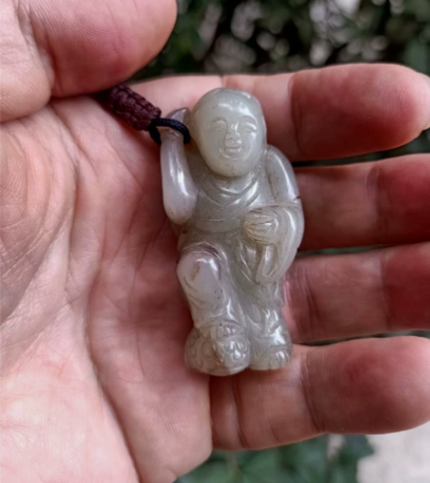 玉雕刘海戏金蟾，品相如图。 感兴趣的话点“...