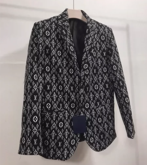 前几天生日，朋友送的男士西装外套男中年小西...