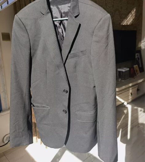 男款休闲西服上衣,黑色,颜色正,面料哈嘎好...