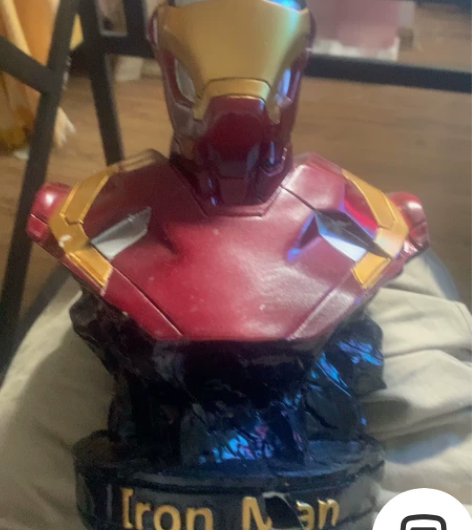 钢铁侠手办 有一点破损 感兴趣的话点“我想...