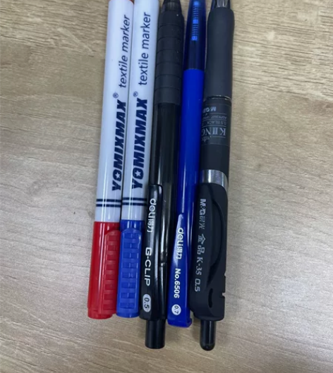 全新得力晨光中性笔 可交换 右边三只是新的...