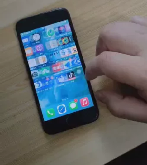 苹果8 64G外壳99新无划痕,个人机,价...