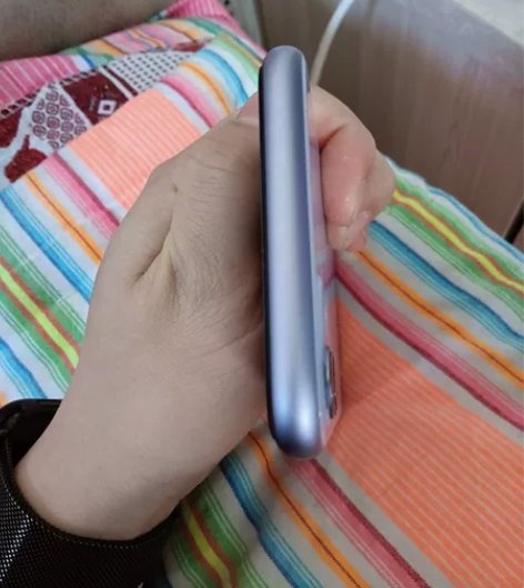 非常新！苹果11，国行紫色，无磕碰，无磨损...