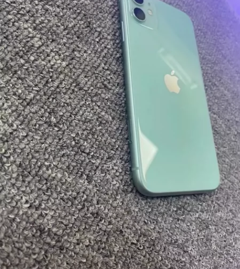 苹果11国行128G。原装成色98。没有任...