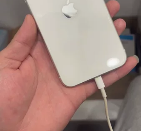 苹果11，64G的。国行双卡全网通。全员没...