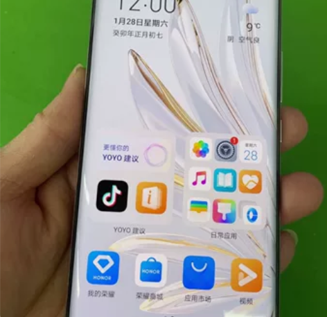 出一台荣耀70 12+256G，用了两个多...