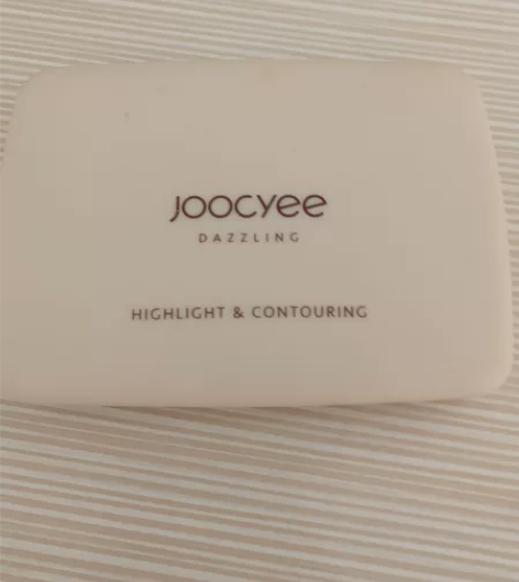 酵色修容，高光孩子给摔碎了，，低价出25包...