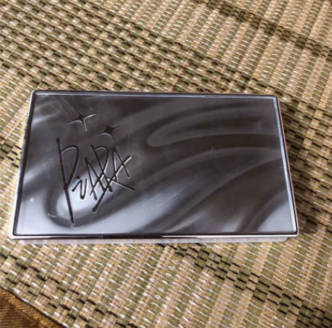 佩冉修容盘,高光修容一体 试色用过2次,偏...