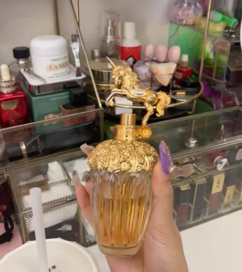 安娜苏香水 75ml的哈 如图上面的马掉漆...