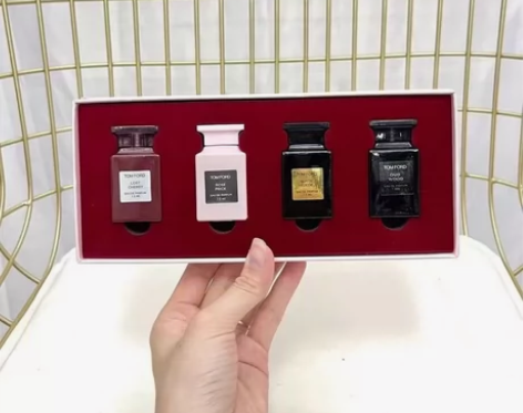 tf香水小样礼盒，里面包含阳光琥珀，白麝香...