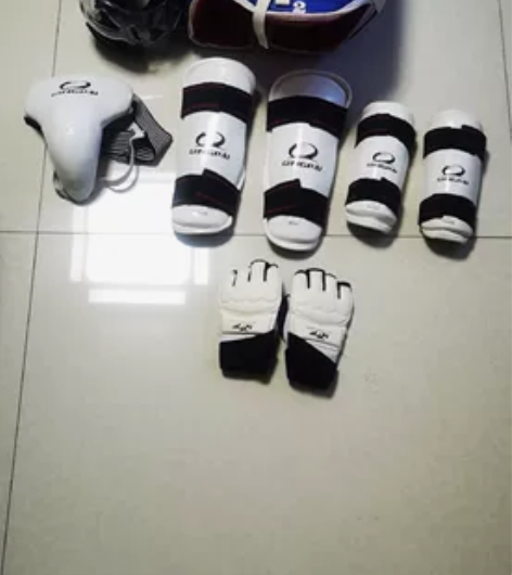 竞派跆拳道护具全套，京东购买，95新，原价...