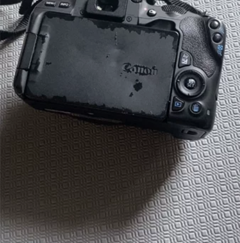 佳能EOS 200D一代有部分掉漆 掉漆处...