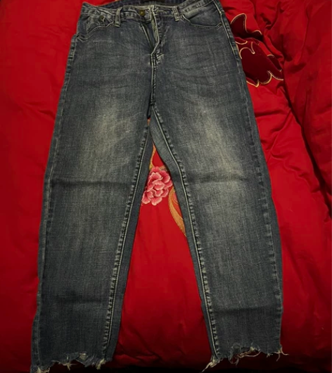 欧货小直筒牛仔裤 家里牛仔裤太多了100斤...
