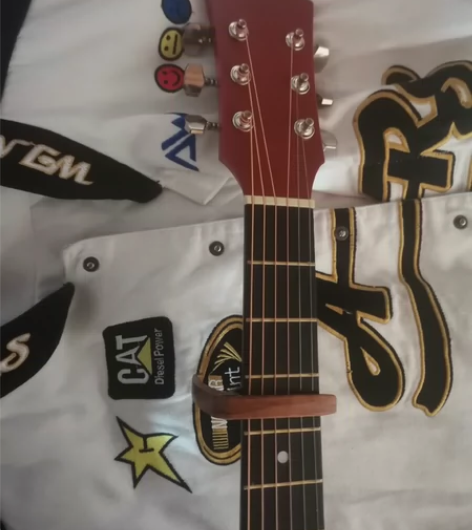 因为买了不合适。现代吉他钢丝勒的手疼，重新...