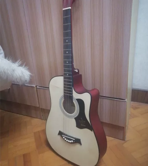 出吉他，之前淘宝买的杂牌，不太懂，不会玩，...