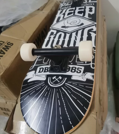 全新DBH滑板（坚持黑白），买的时候充满热情，买了后不想动了...