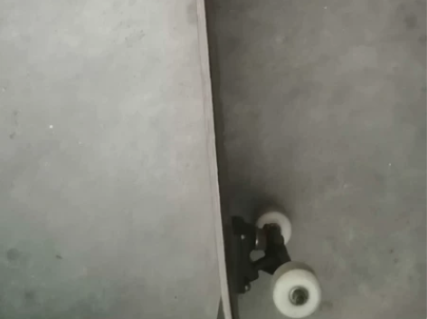 落仓库很久的滑板有没有人想要的，价格私聊。...