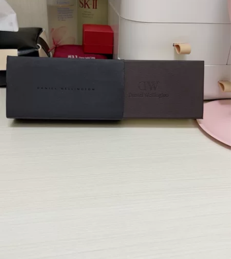 DW钢链金色手表专柜入手，买回来就带过一次...