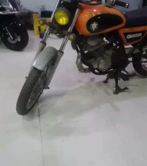 改装复古摩托车，雅马哈150，发动机巅峰状...