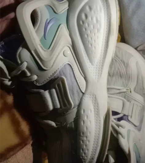 便宜出安踏霸道2.0七成新 感兴趣的话点“...