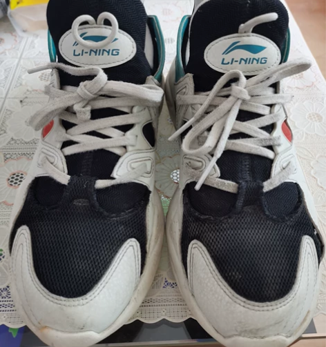 李宁正品运动鞋，41码，八新，40包邮。 感兴趣的话点“我想...