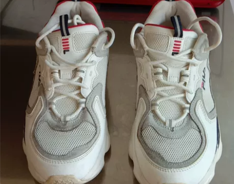 FlLA斐乐运动鞋99新买来没穿几次39码...