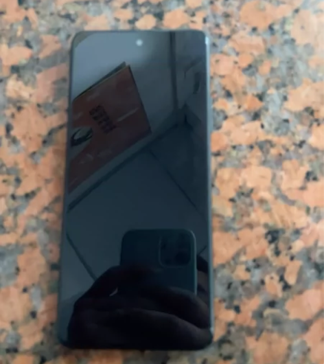 华为畅享20se4  g运存。 128.内...