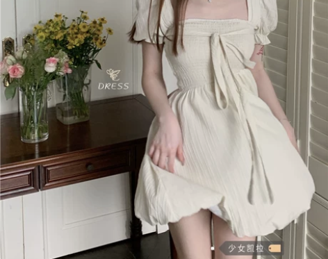复古方领连衣裙女2022夏季新款泡泡袖收腰...